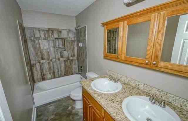 540 S 1st St - Photo 6 of 9