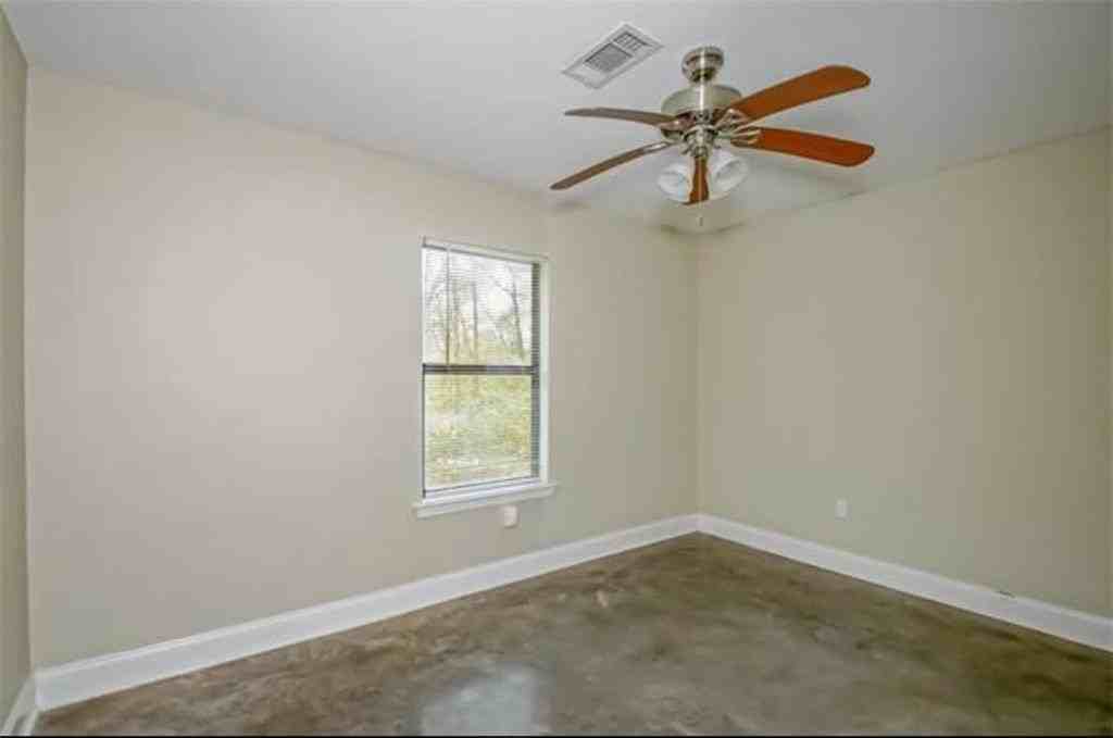 540 S 1st St - Photo 7 of 9