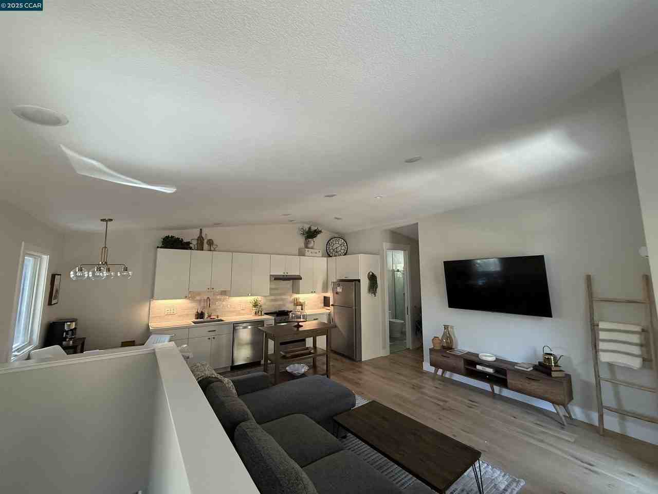 405 undisclosed - Photo 5 of 26