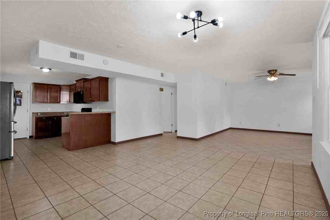 2231 Tolgate Rd - Photo 5 of 19