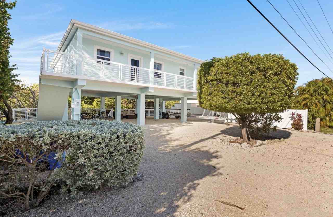 102 Venetian Dr - Photo 2 of 29