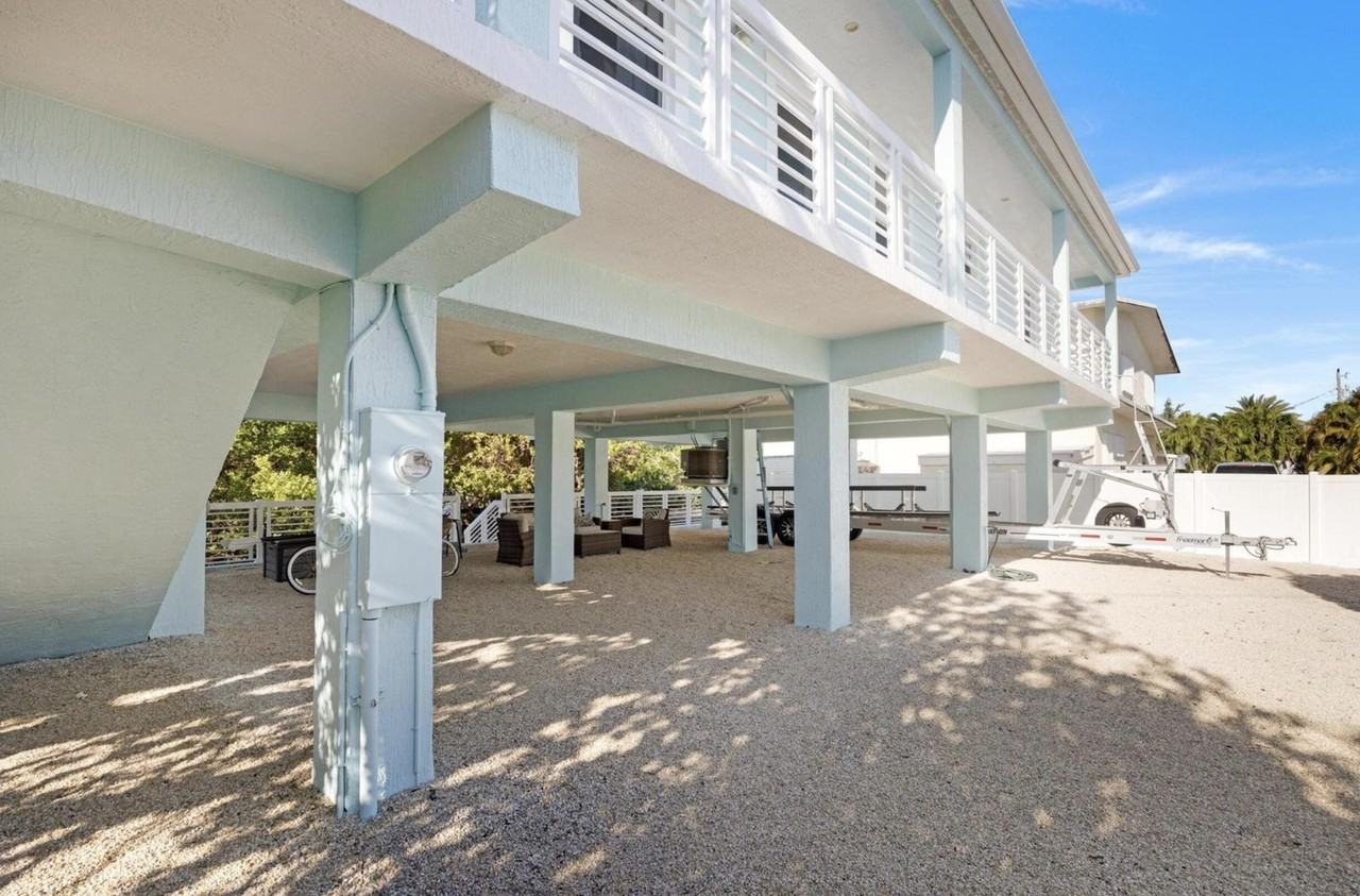 102 Venetian Dr - Photo 3 of 29