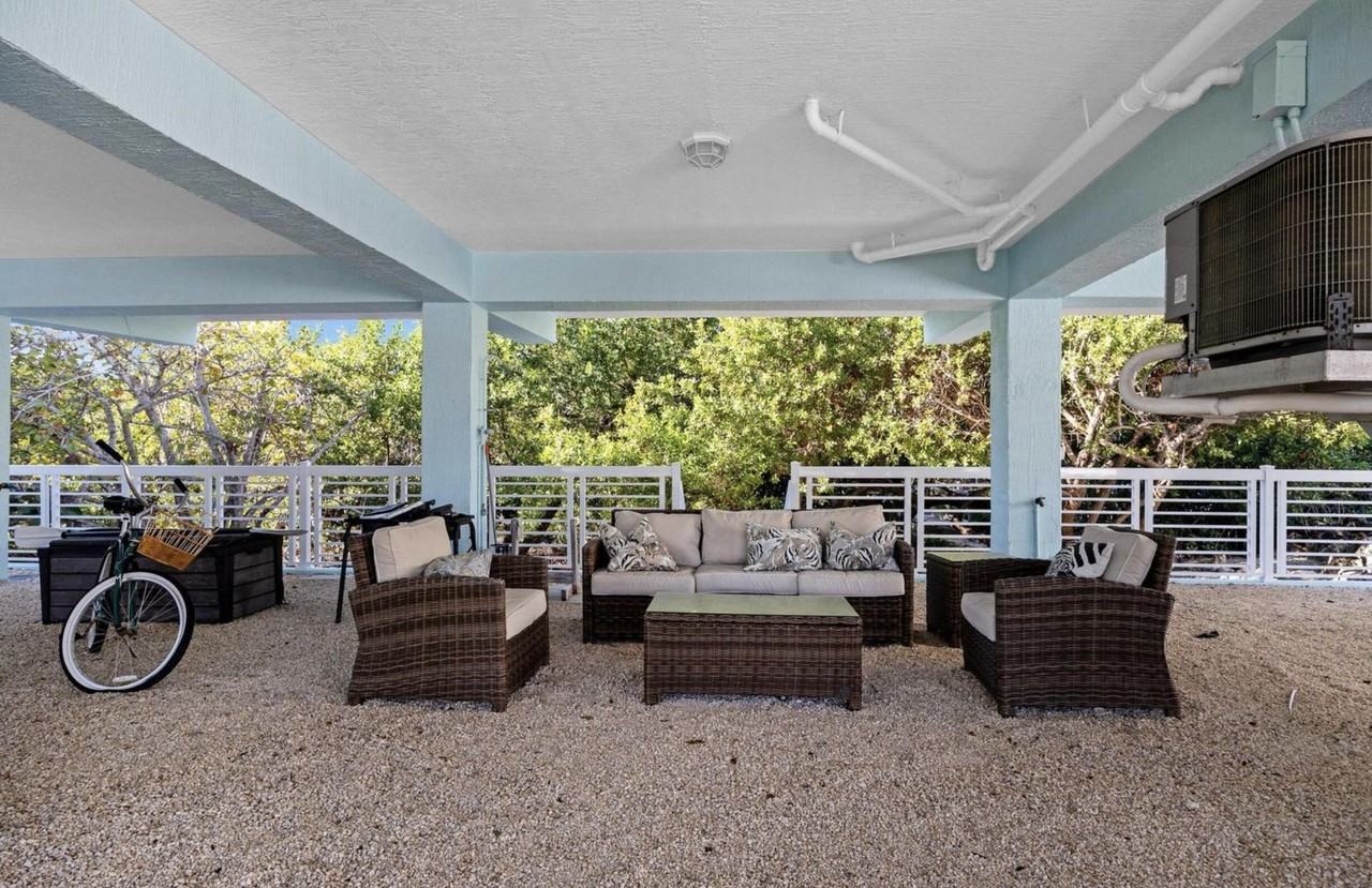 102 Venetian Dr - Photo 4 of 29