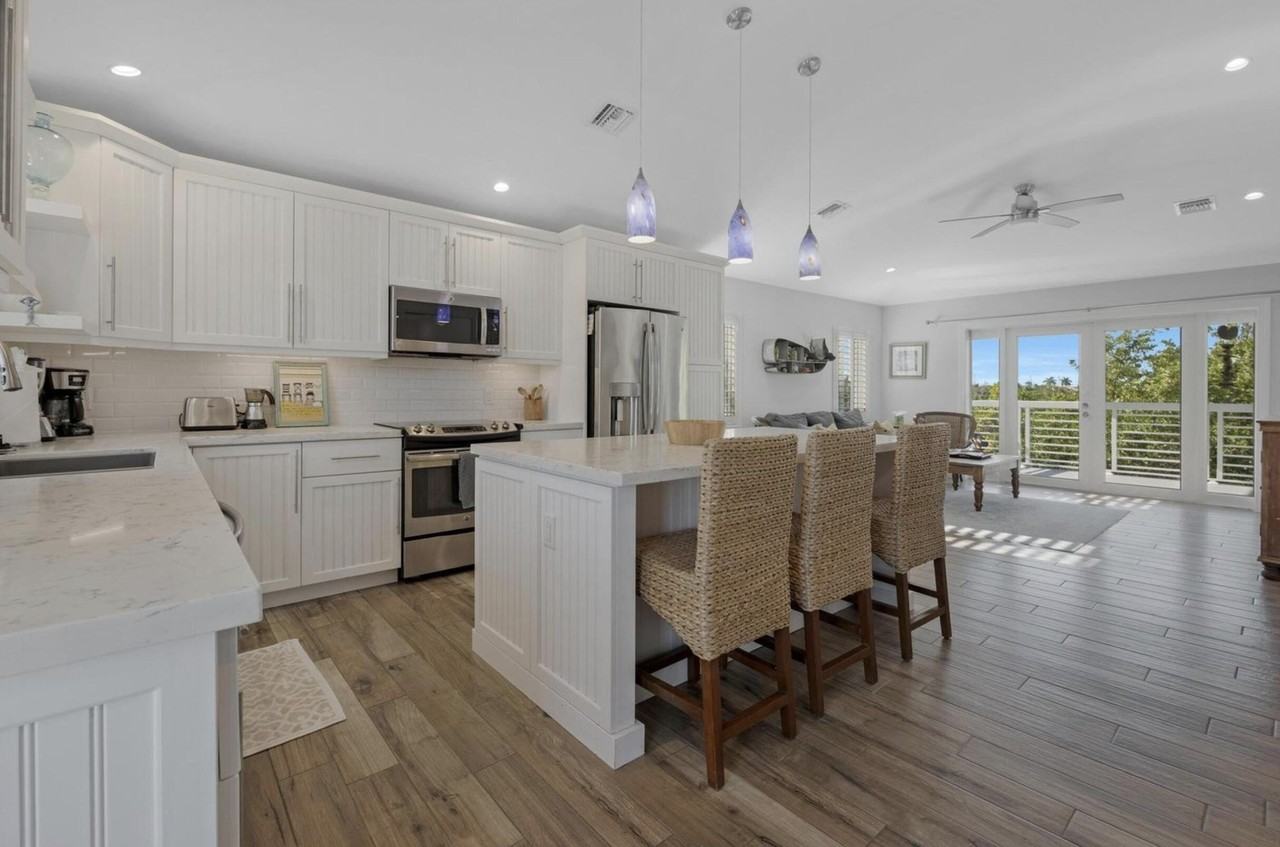 102 Venetian Dr - Photo 6 of 29