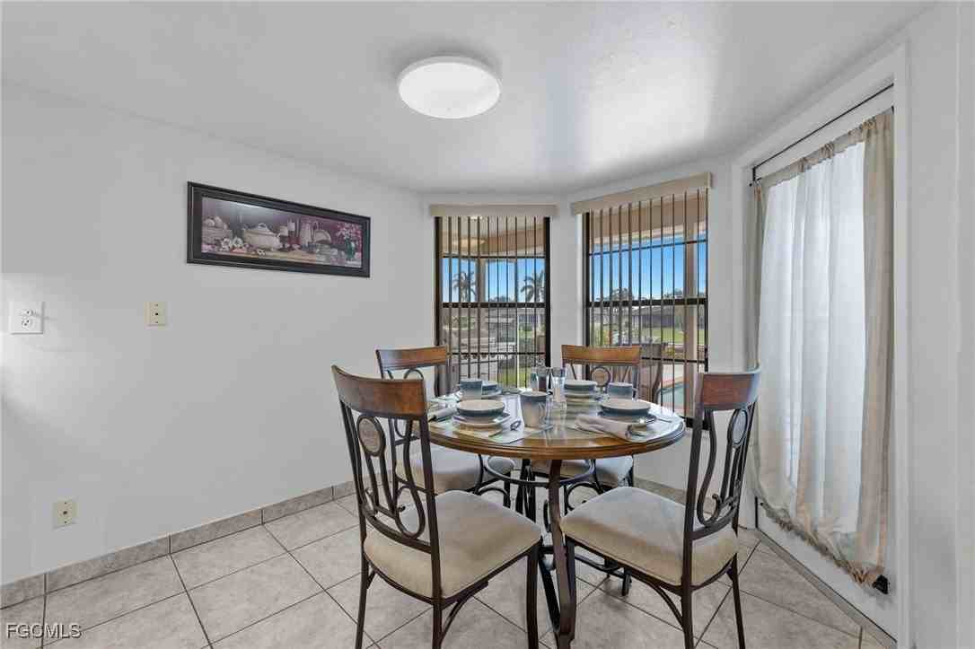 1327 Se 17th St - Photo 5 of 38