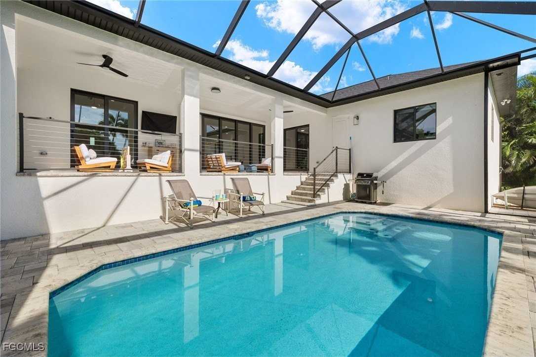 5240 Tower Dr - Photo 3 of 49