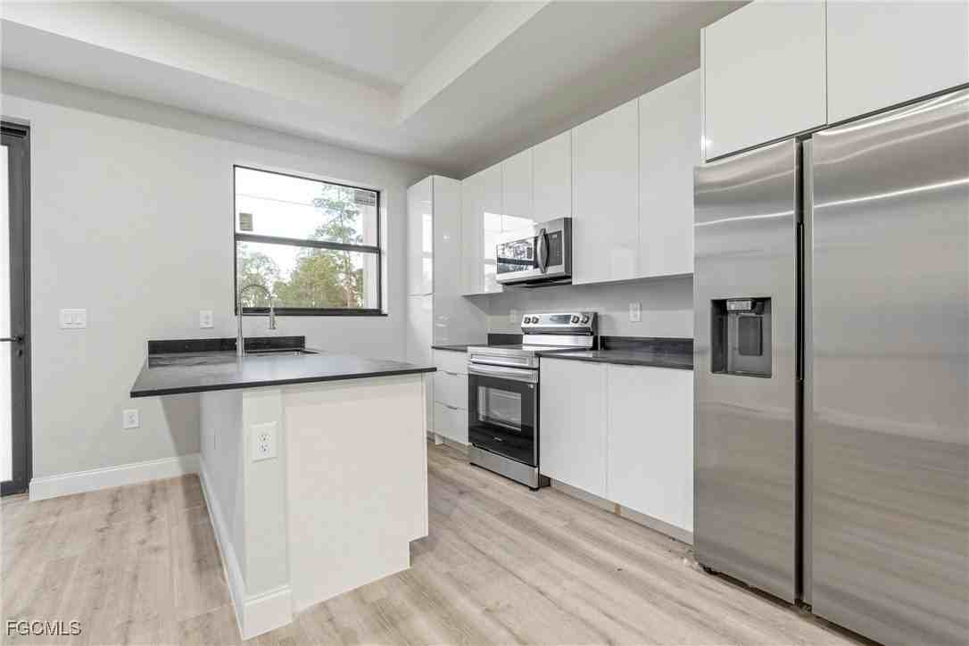 1028 Milwaukee Blvd - Photo 3 of 21