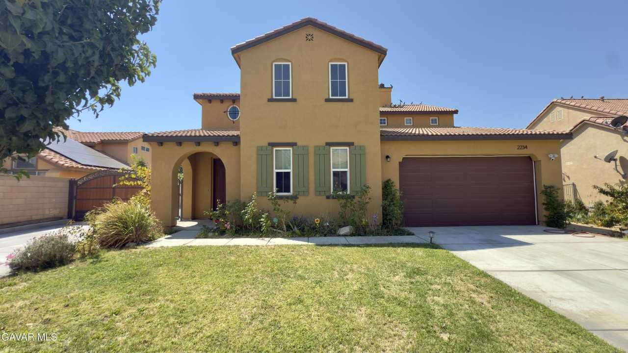 2234 Avenida Del Mar - Photo 5 of 31