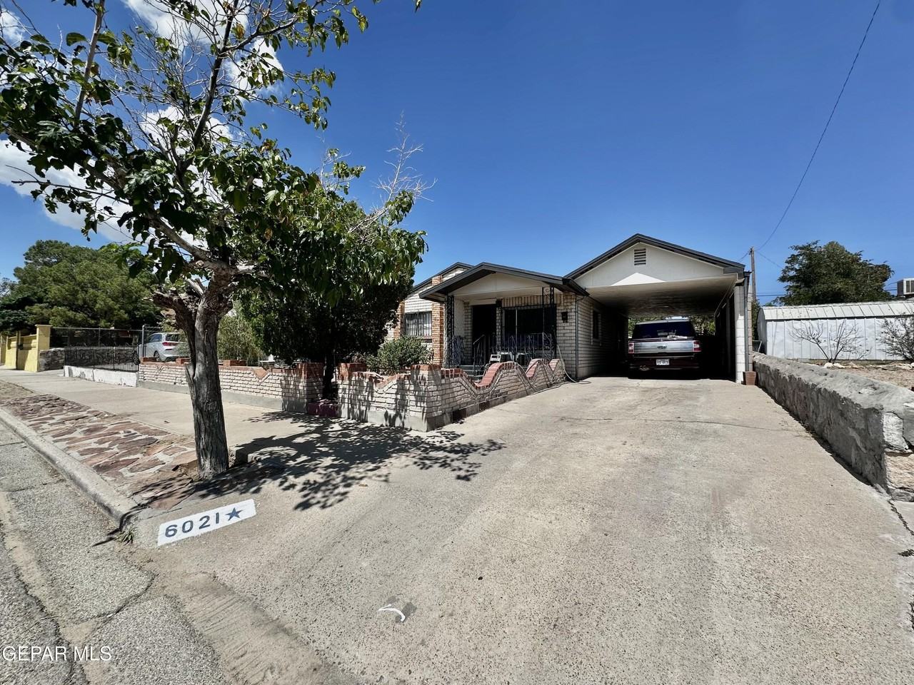 6021 East Yandell Drive - Photo 2 of 17