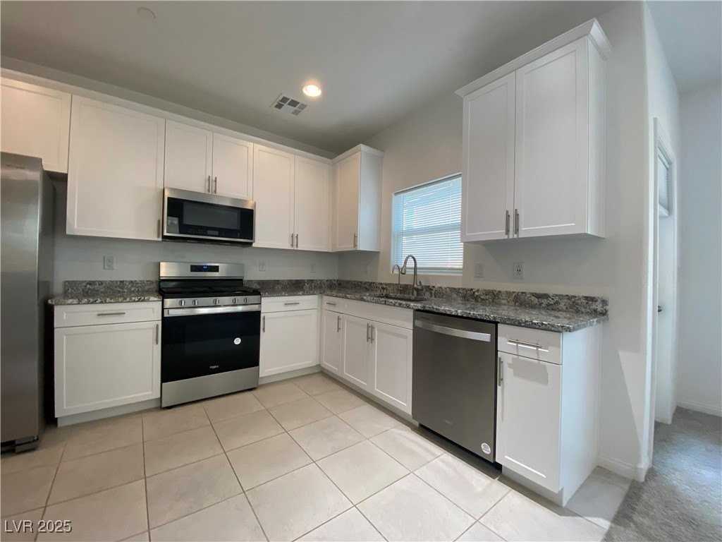 412 Desert Cadence St - Photo 3 of 21