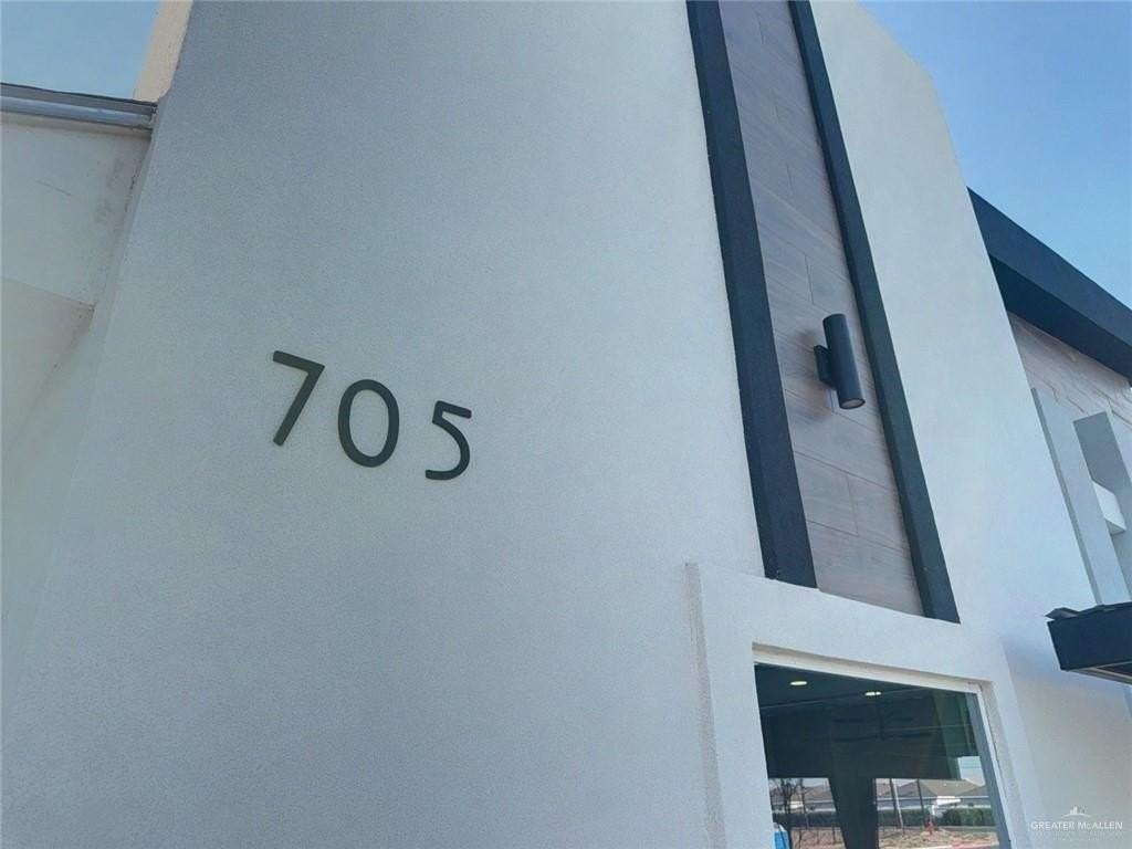 705 N Emerald Ave #3 - Photo 6 of 35