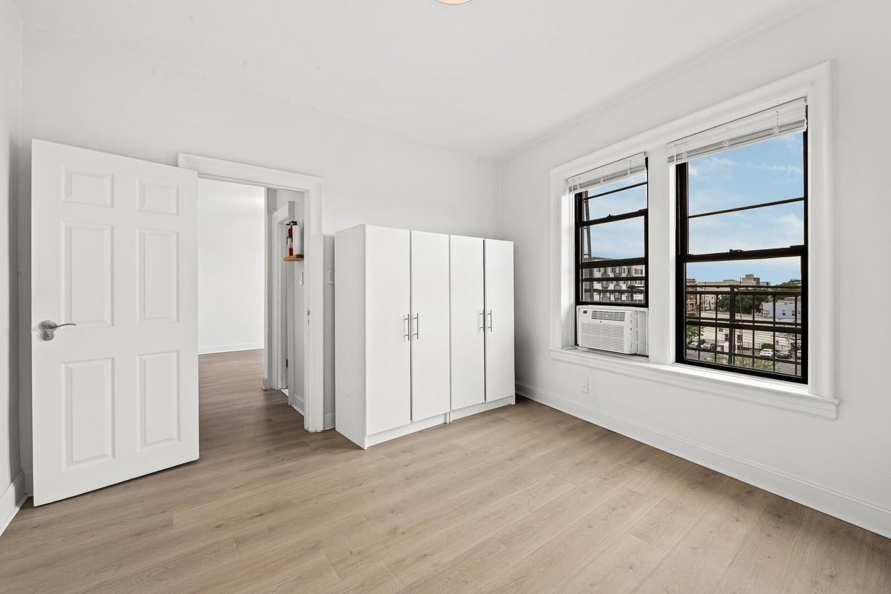 57 Carbon St #44R - Photo 4 of 21