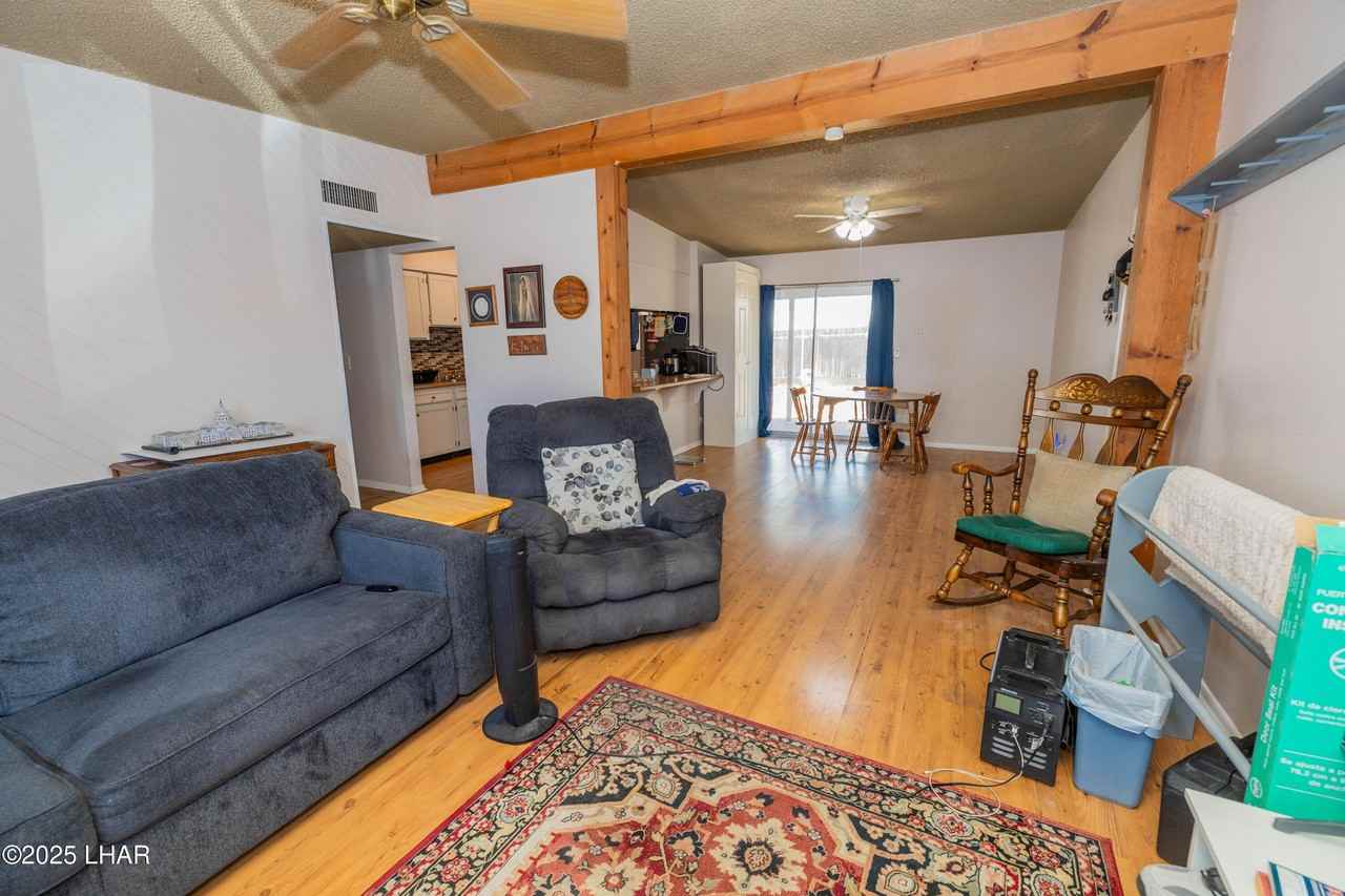 613 W 7th St - Photo 3 of 27