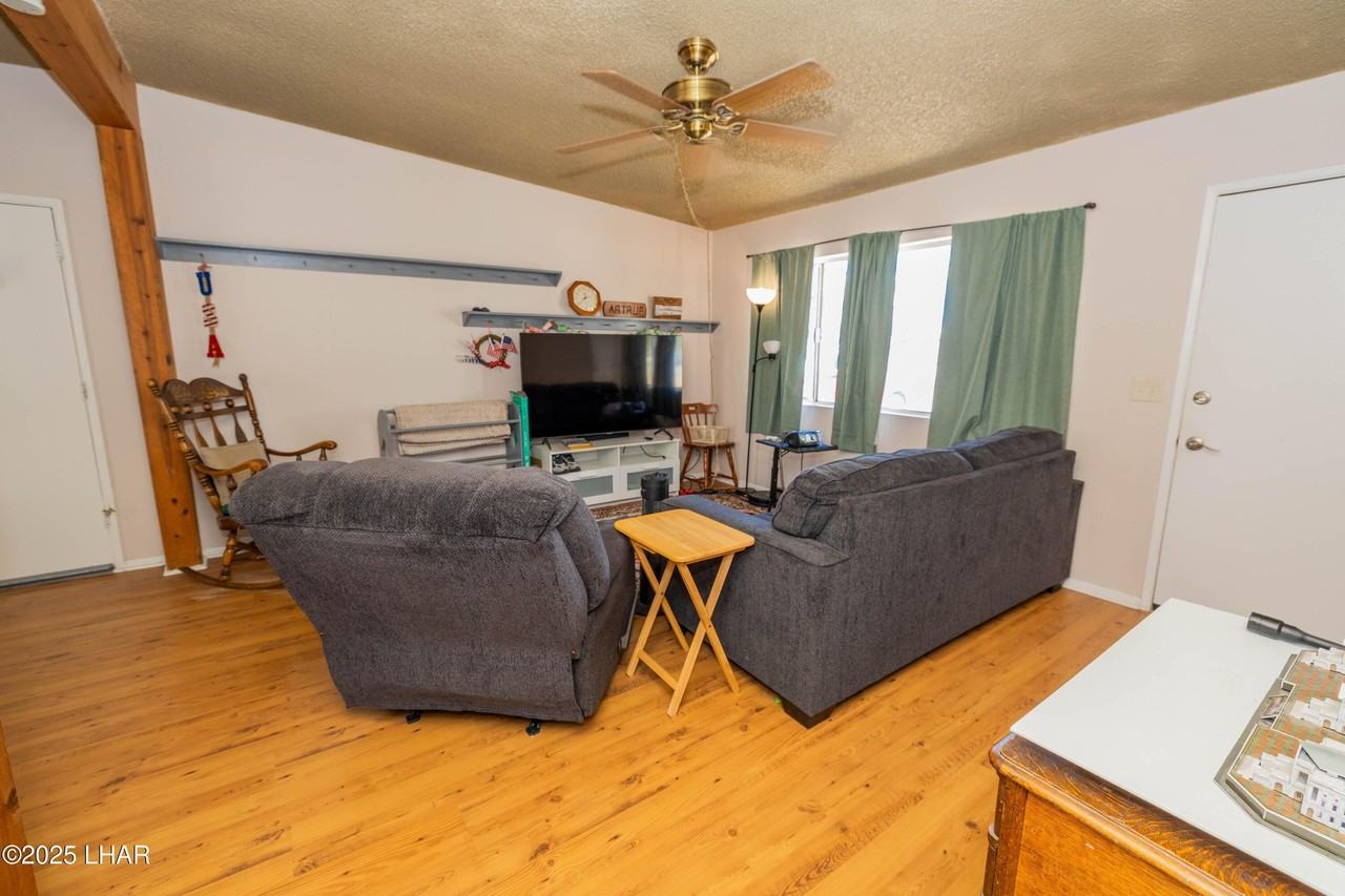 613 W 7th St - Photo 4 of 27