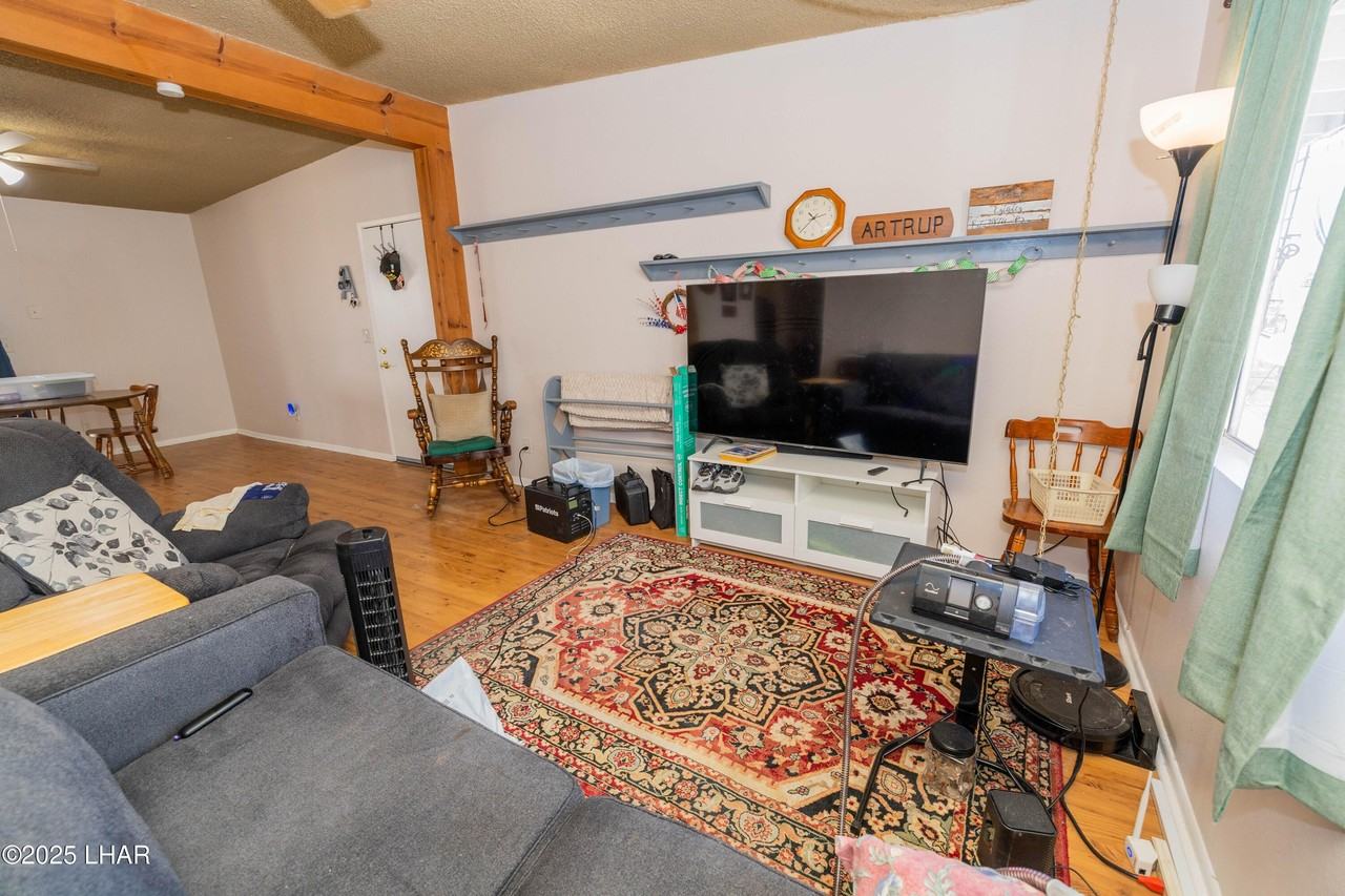 613 W 7th St - Photo 5 of 27