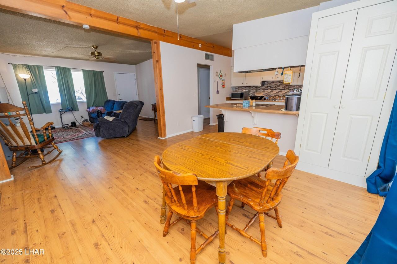 613 W 7th St - Photo 6 of 27