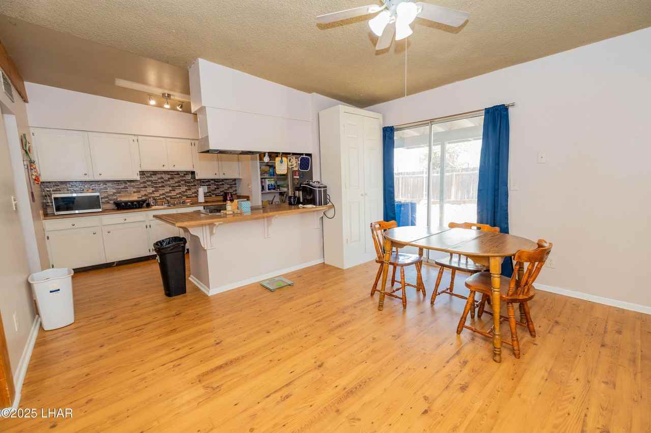 613 W 7th St - Photo 7 of 27