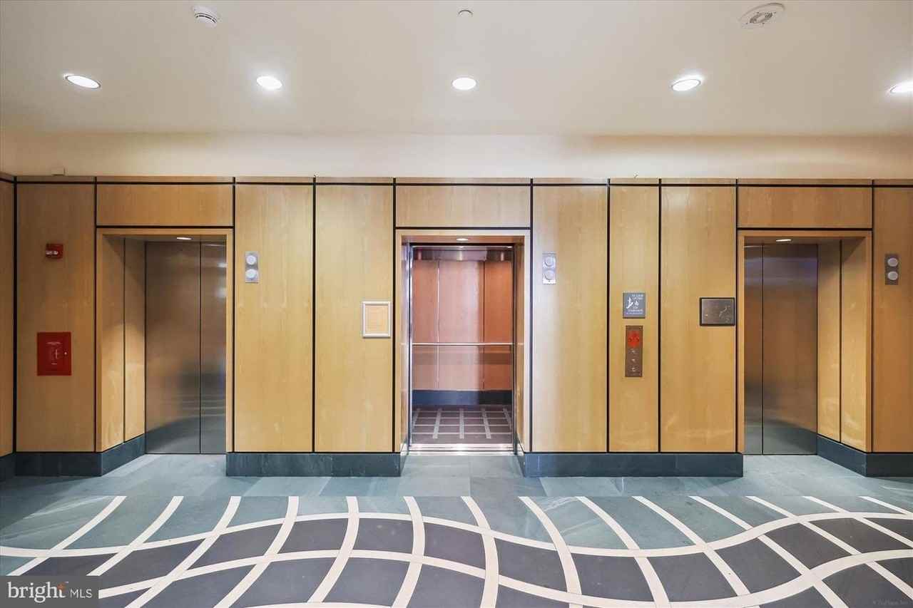 400 Massachusetts Ave Nw - Photo 2 of 25