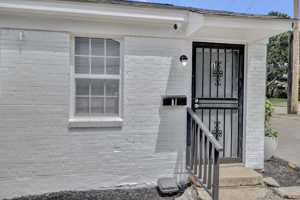 featured image of 2966 Yale Avenue #3