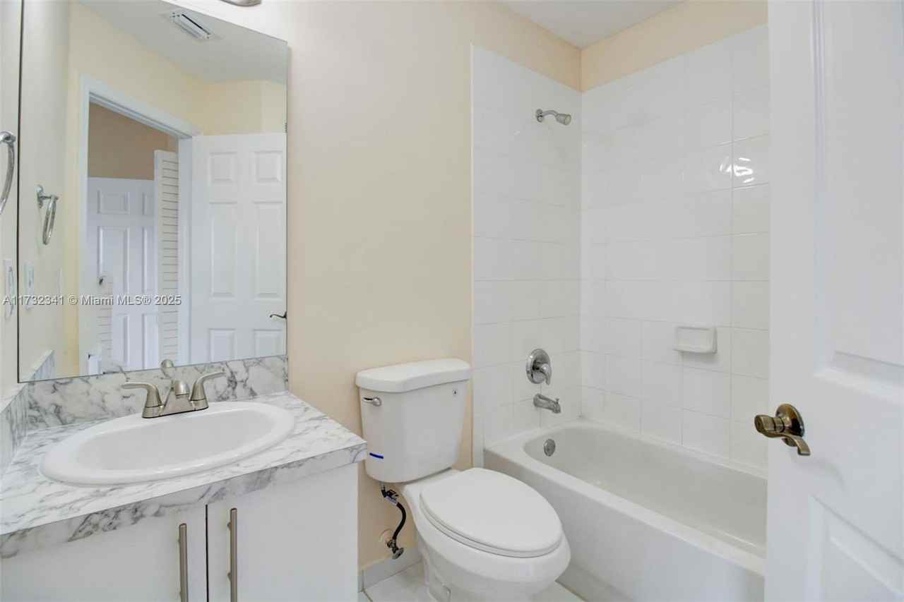 2205 Se 23rd Rd - Photo 3 of 8