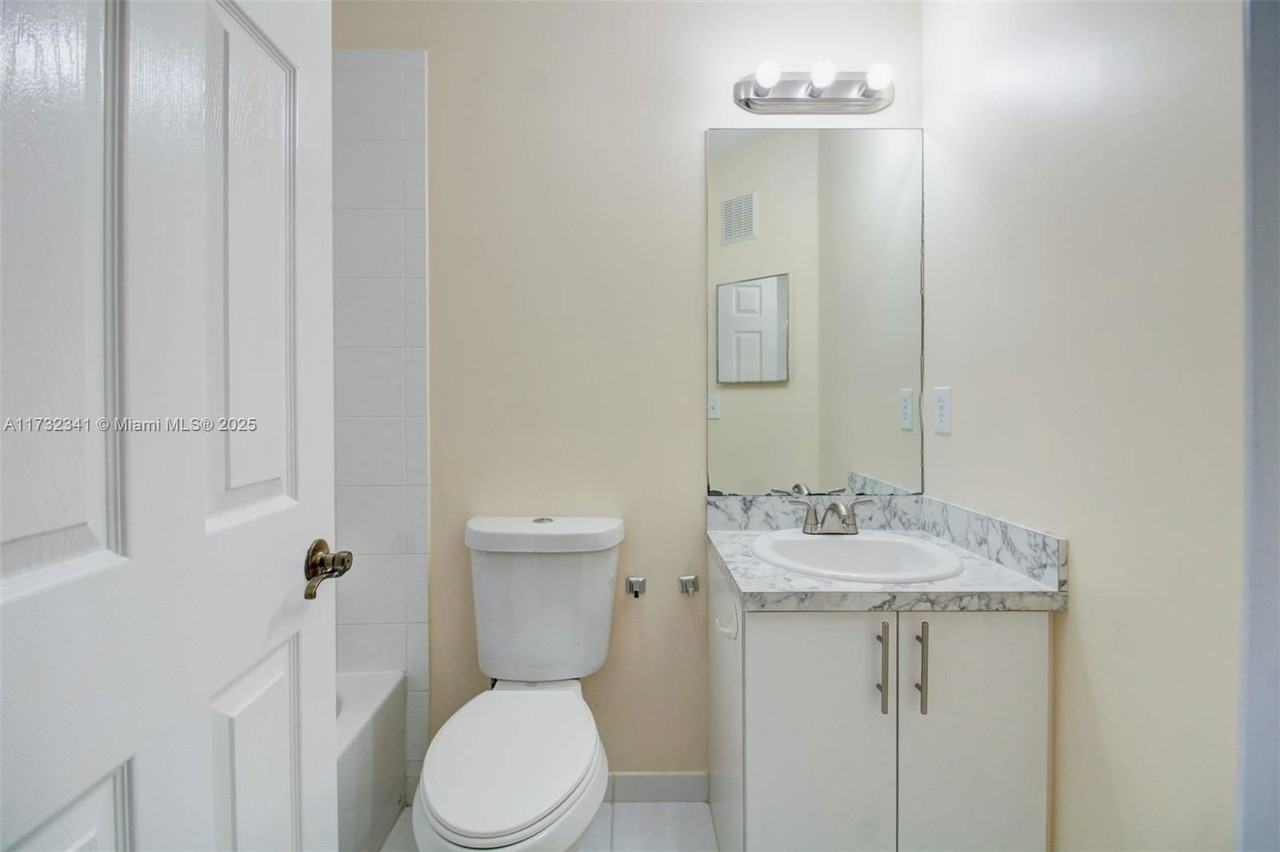 2205 Se 23rd Rd - Photo 5 of 8