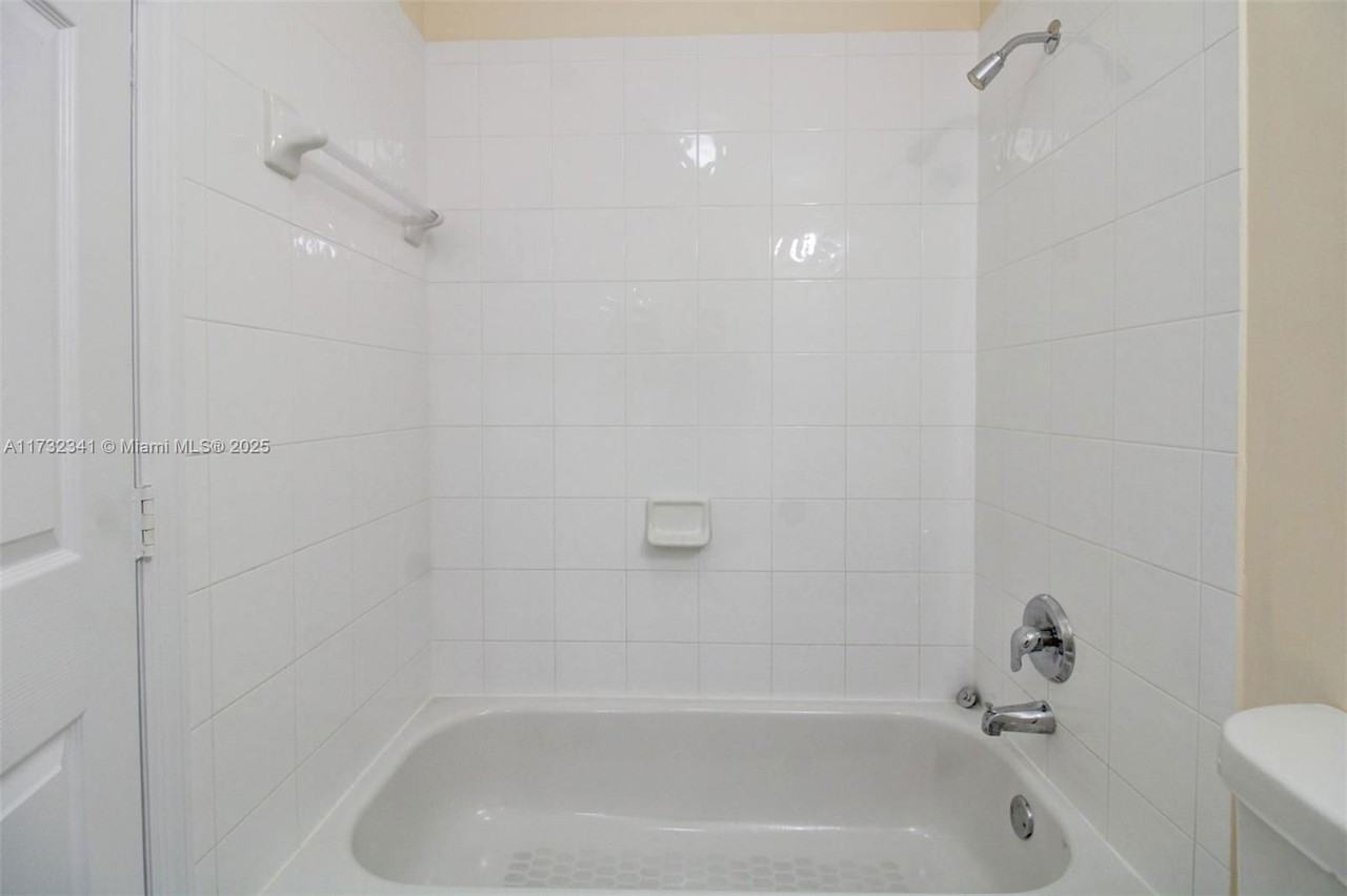 2205 Se 23rd Rd - Photo 6 of 8
