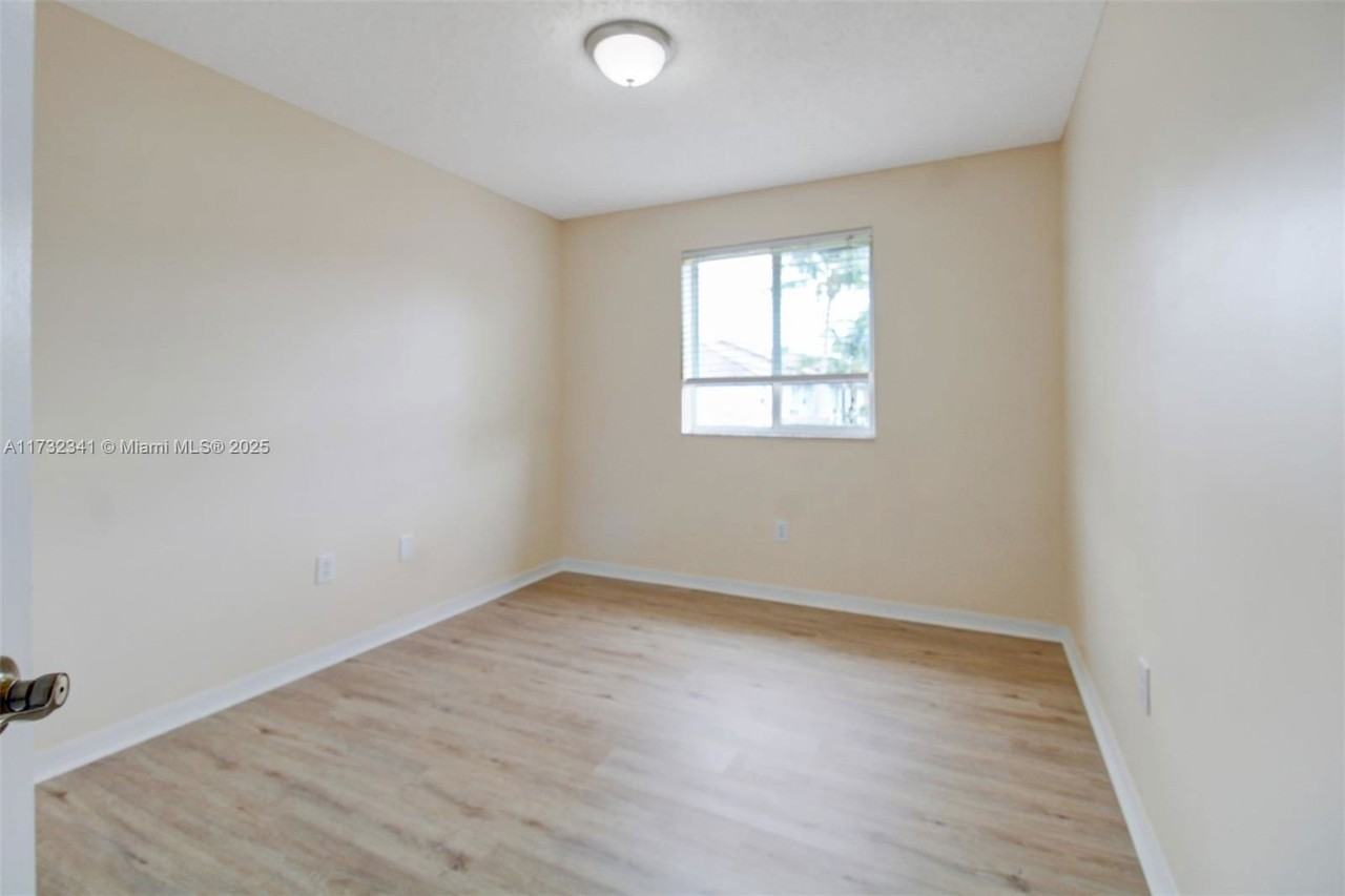 2205 Se 23rd Rd - Photo 7 of 8