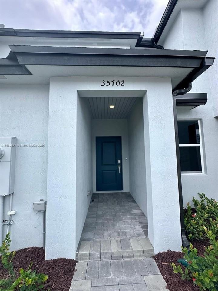 35702 Sw 178th Ct #35702 - Photo 2 of 38