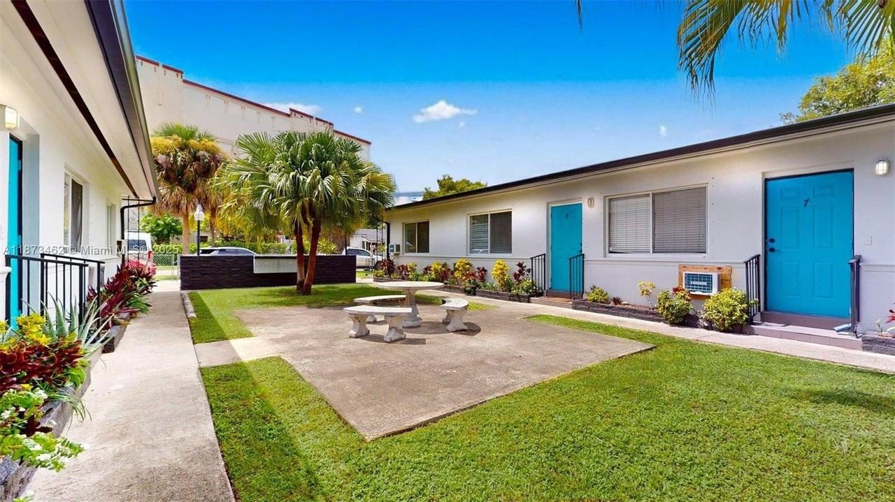 2499 Sw 27th St #7 - Photo 2 of 16