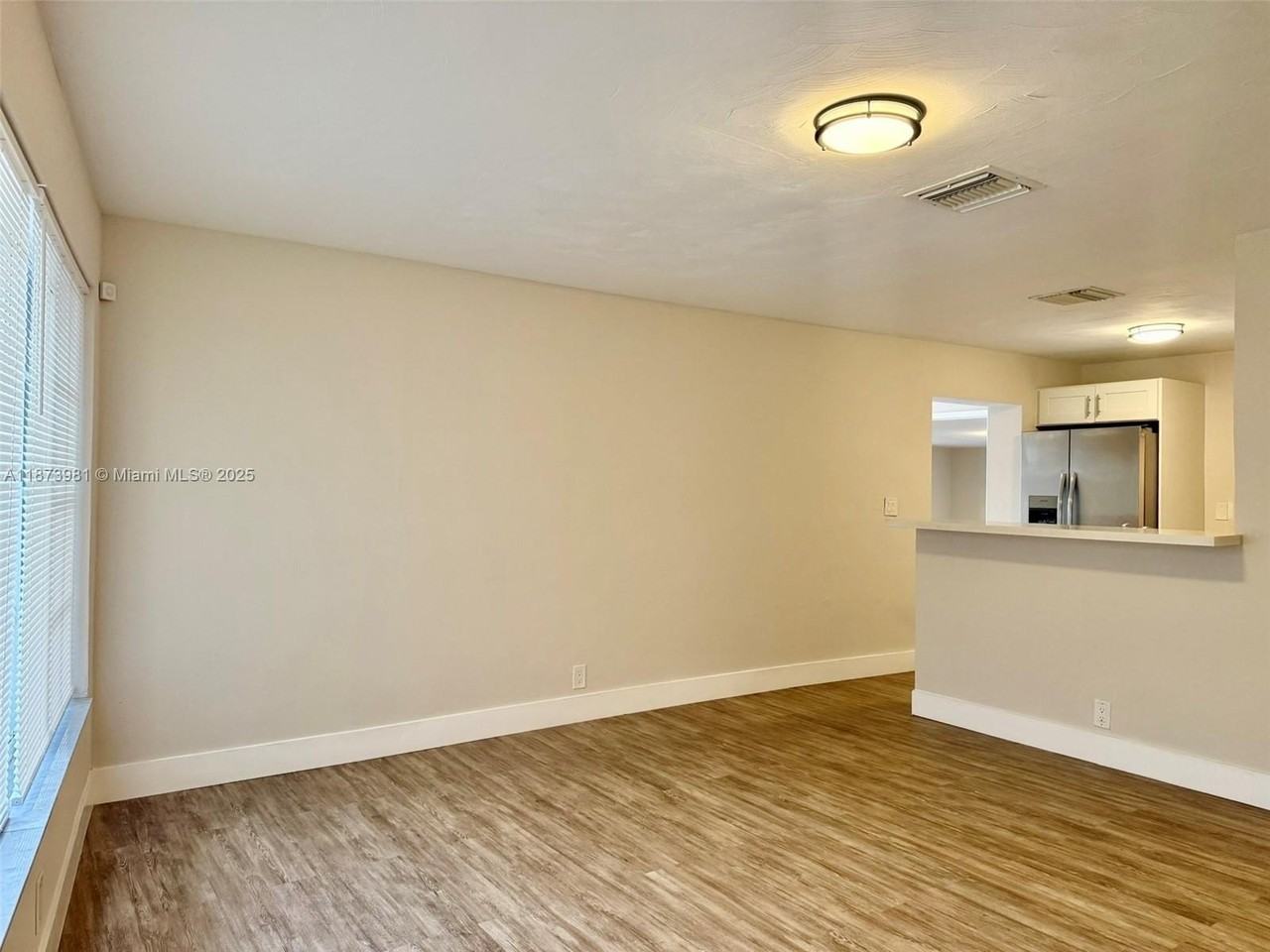 2730 Ne 9th Ter #0 - Photo 3 of 37