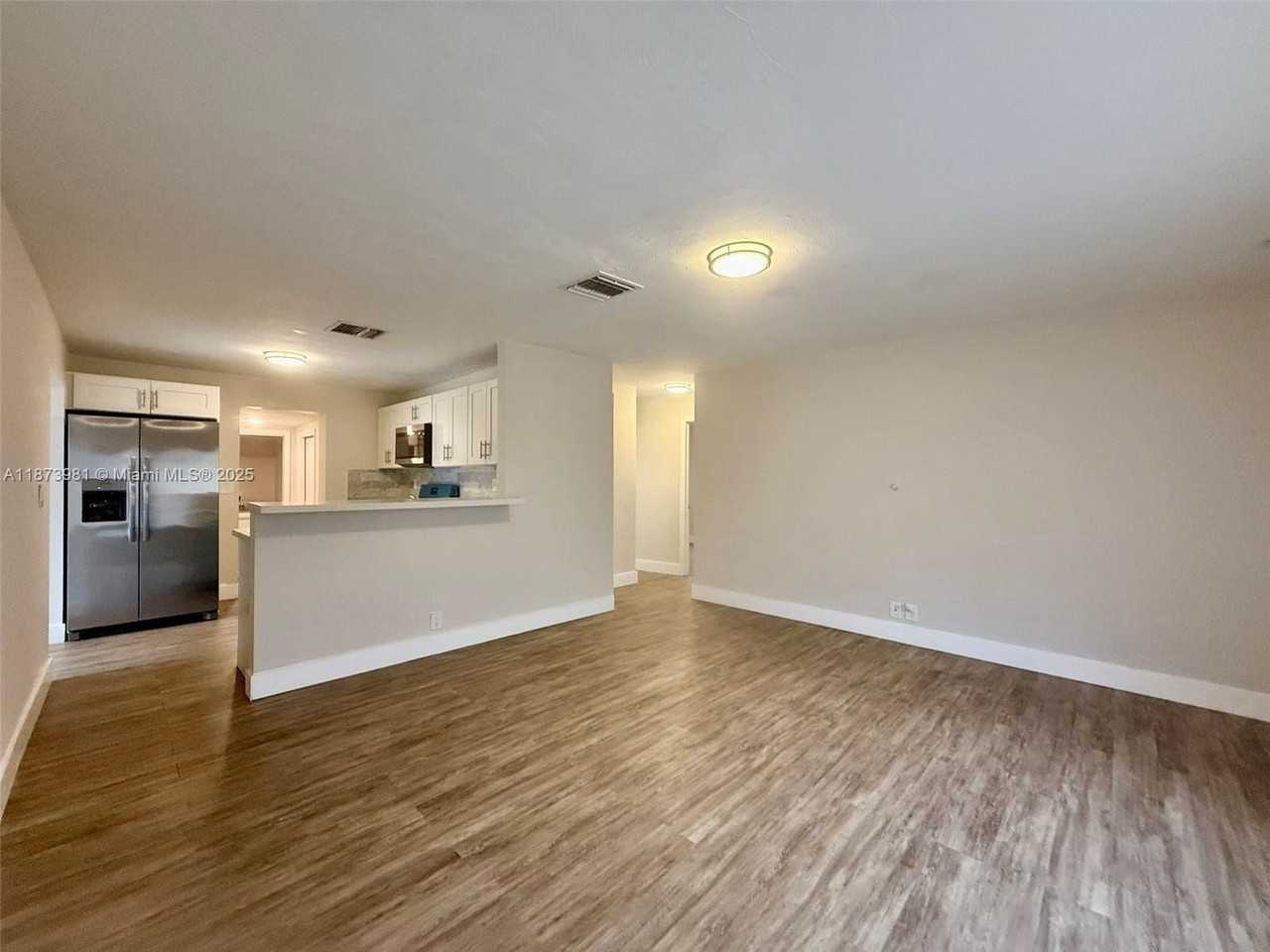 2730 Ne 9th Ter #0 - Photo 4 of 37