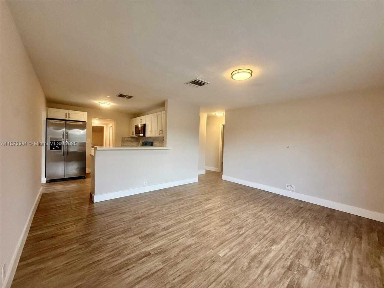 2730 Ne 9th Ter #0 - Photo 6 of 37