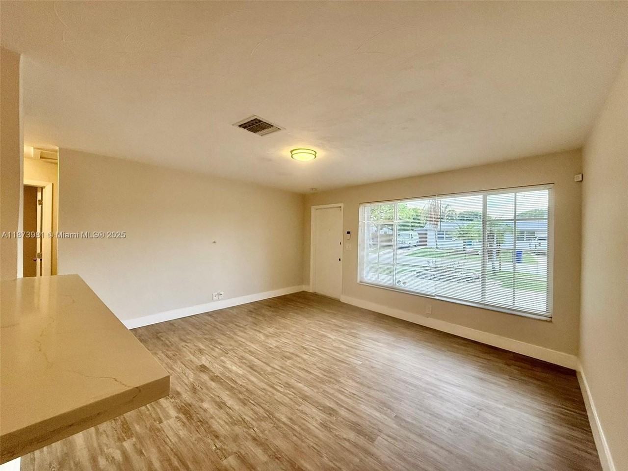 2730 Ne 9th Ter #0 - Photo 7 of 37