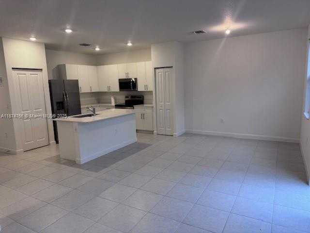 4703 Nw 118th Ave #0 - Photo 3 of 26