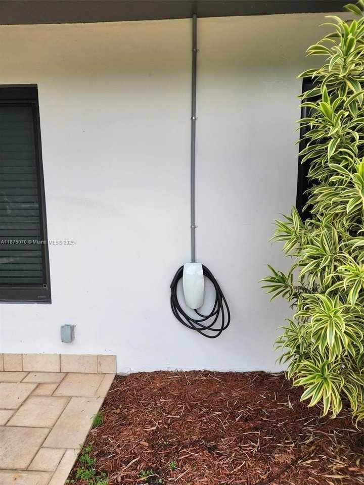 10990 Sw 57th St #10990 - Photo 3 of 48