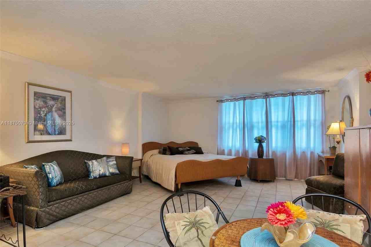 2501 South Ocean Drive #1003 - Photo 5 of 19