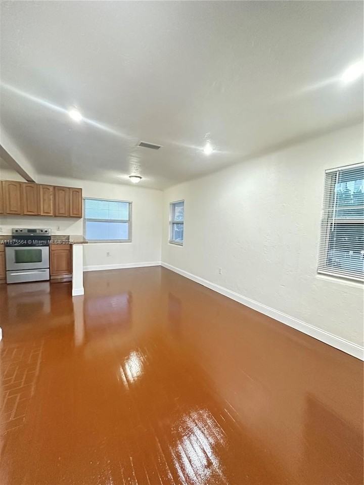 2021 Bay Dr #3 - Photo 3 of 6