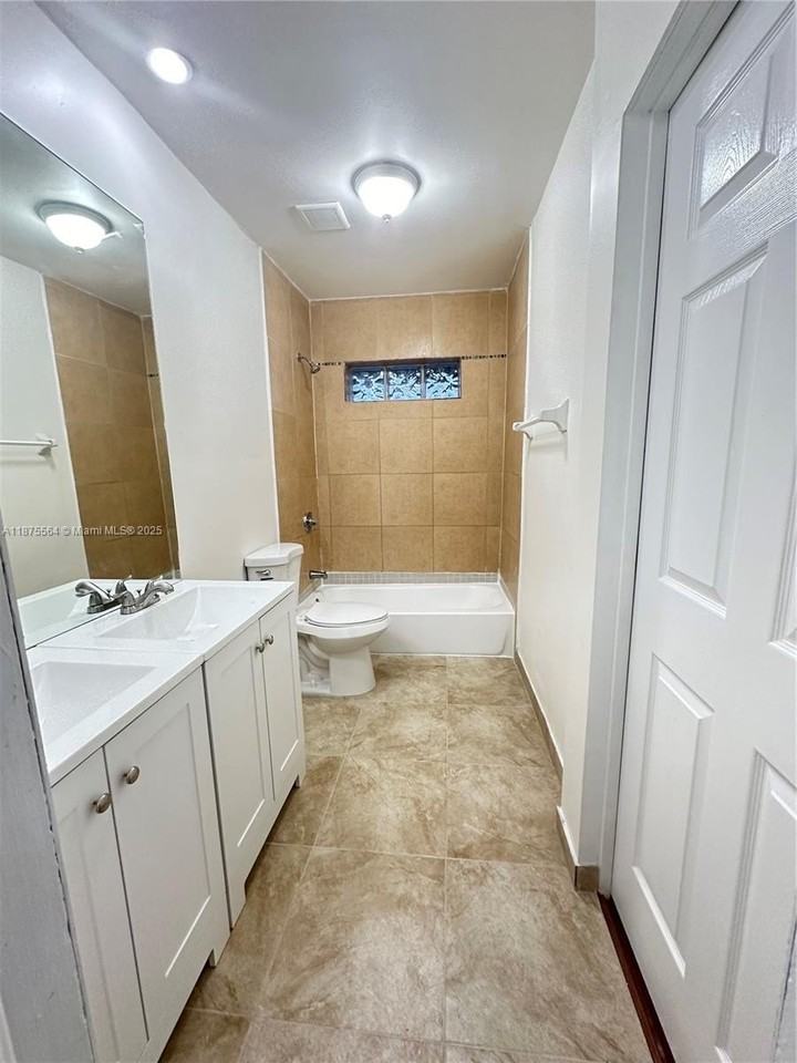 2021 Bay Dr #3 - Photo 5 of 6