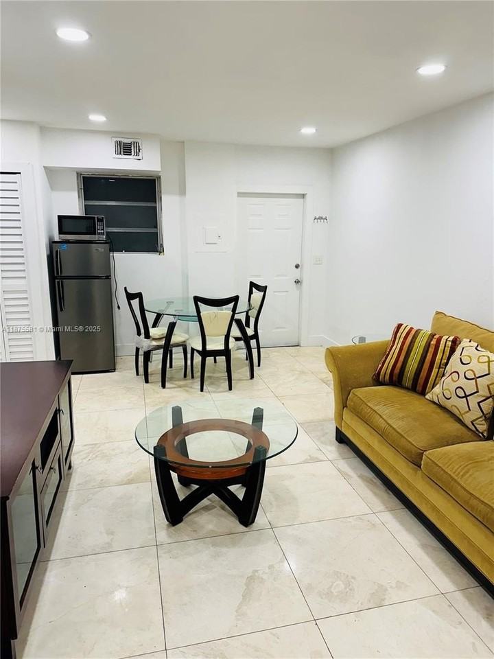 1723 Jackson St #2 - Photo 2 of 8