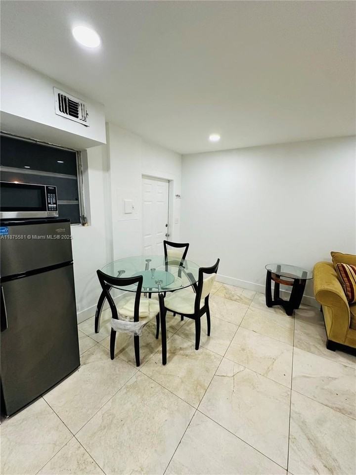 1723 Jackson St #2 - Photo 4 of 8