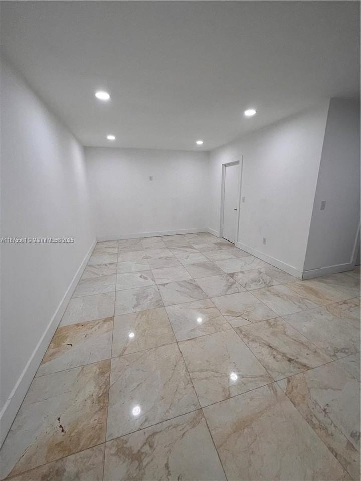 1723 Jackson St #2 - Photo 7 of 8