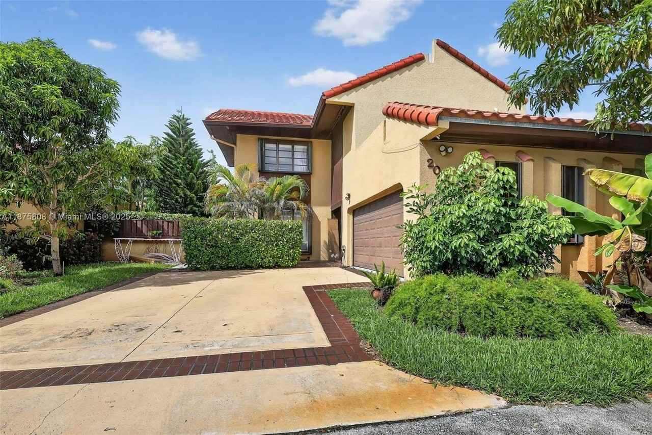 20424 Ne 10th Court Rd #20424 - Photo 2 of 50