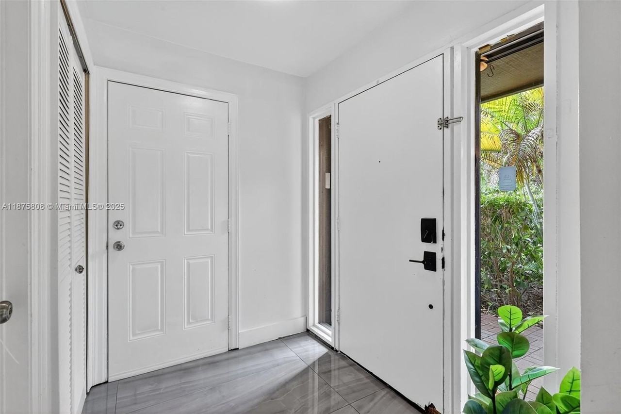 20424 Ne 10th Court Rd #20424 - Photo 4 of 50