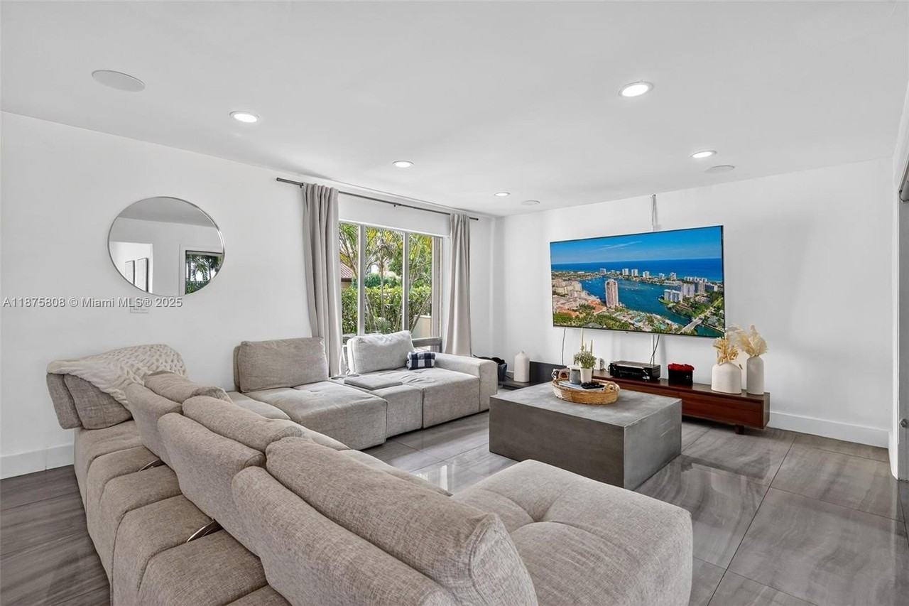 20424 Ne 10th Court Rd #20424 - Photo 6 of 50