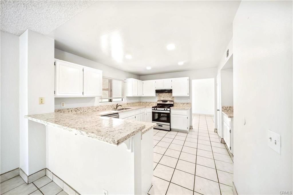 771 W Avenue E - Photo 2 of 8