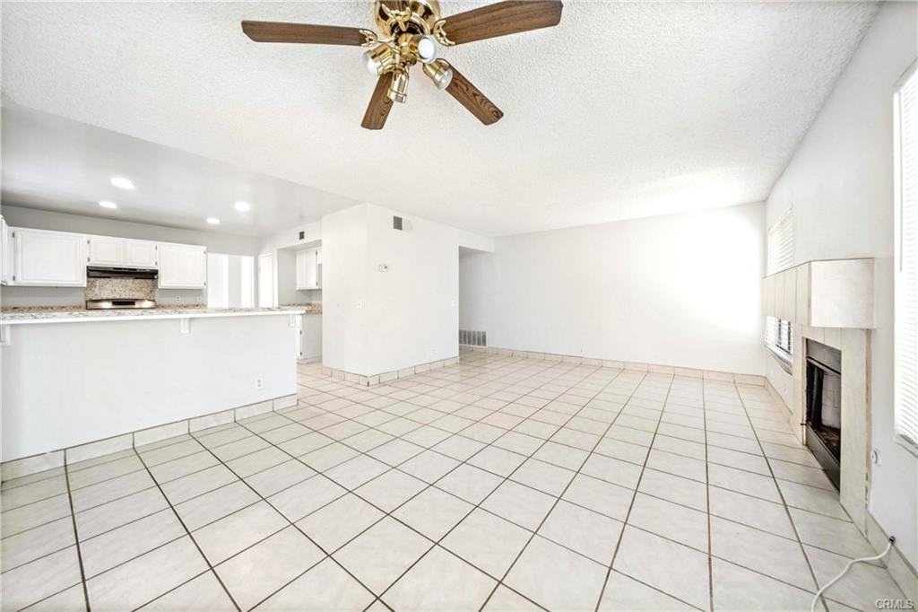 771 W Avenue E - Photo 3 of 8