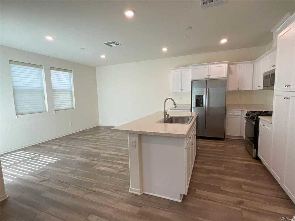 17188 Pioneer Way - Photo 3 of 8