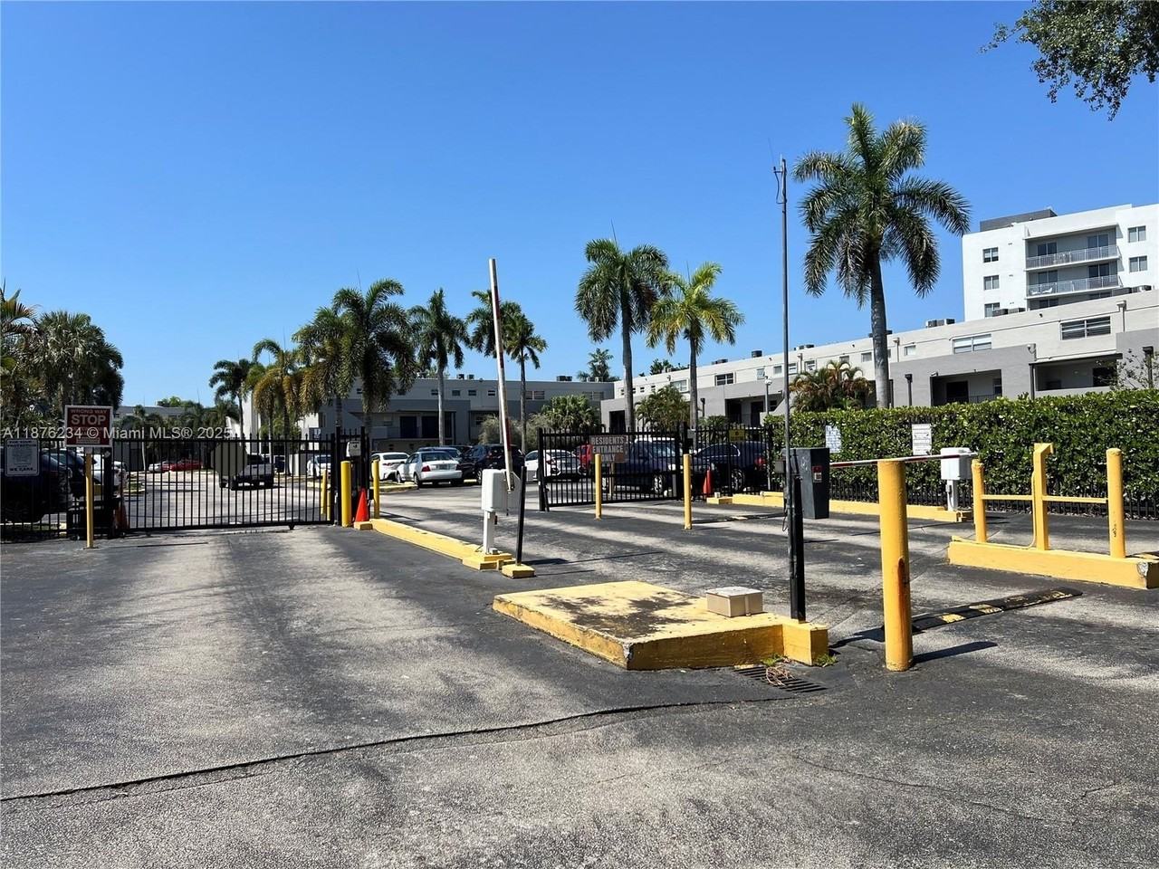 10 Nw 87th Ave #B211 - Photo 2 of 27