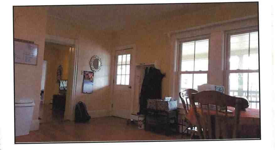 16 Middle St #2UPSTAIRS - Photo 2 of 14