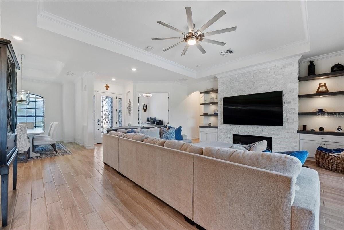 5553 Mulligan Way - Photo 5 of 50